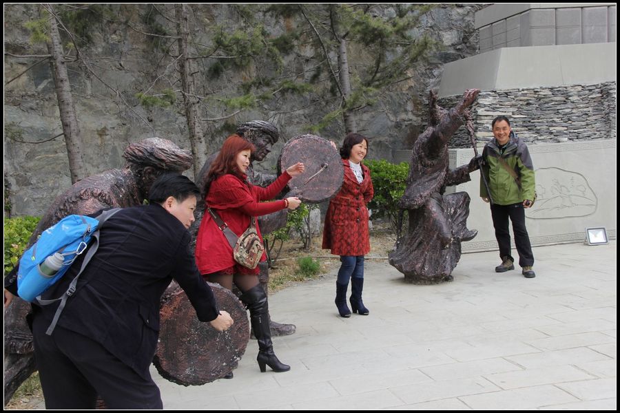 写人的作文400字_给老爷爷让座的作文_让座的