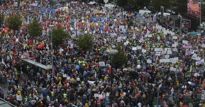 芬兰罢工瘫痪全国:高呼打倒万恶的资本主义!