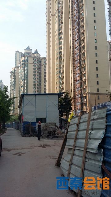 照片:封岱山路,堵消防道,霸道5年!谁让江苏中兴