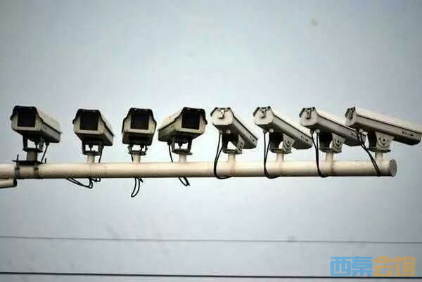 开车遇到电子眼经常闪一下是什么意思,是被拍