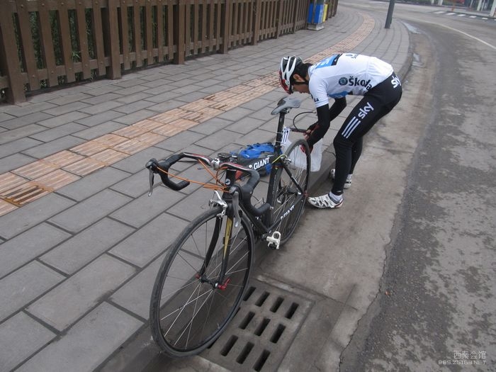 闪电单车俱乐部11月13号,骑行荣县游玩与高石