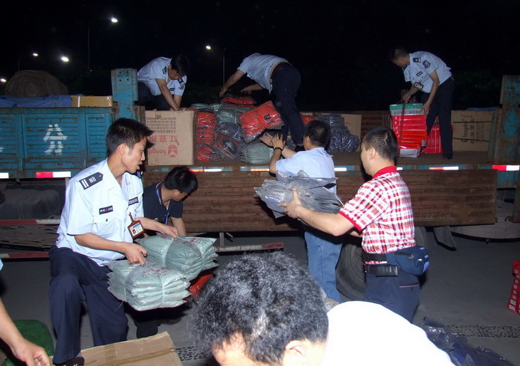 自贡市第七人民医院10名医护人员13日中午1点