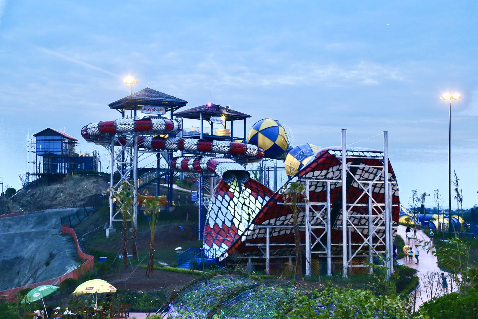 这家刷爆自贡人朋友圈的水上乐园超刺激,带你玩转夏日狂欢趴!